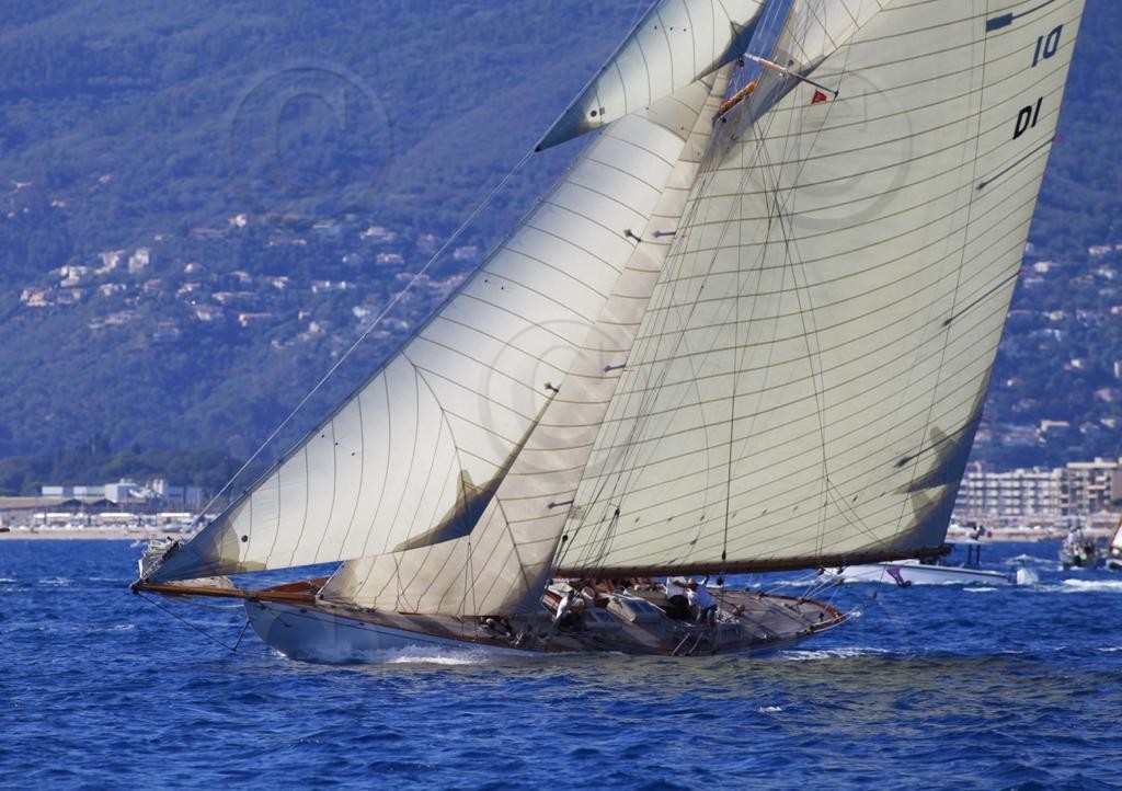 2023.09.26.-champagne-sailing.jpg